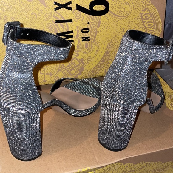 Mix No. 6 Sparkling grey heels - Size 7 - Picture 3 of 3